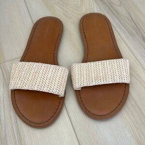 Vineyard Vines Raffia Sandals